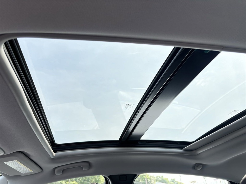 Vehicle image 23 of 27