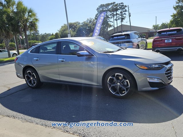 2025 Chevrolet Malibu LT Image 2 of 23