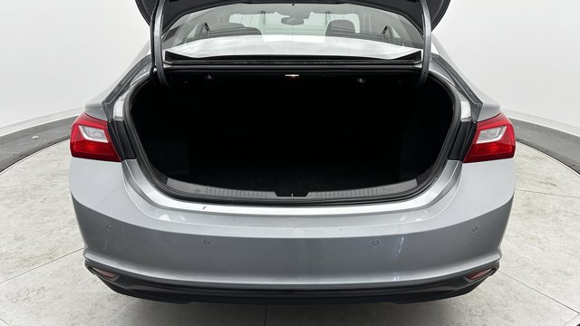 2025 Chevrolet Malibu LT Image 7 of 34