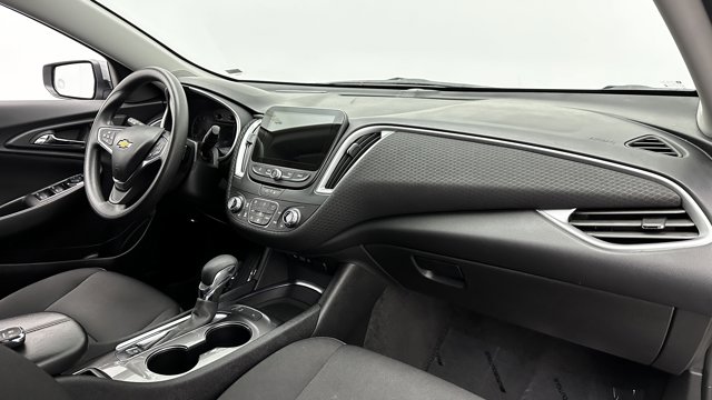 2025 Chevrolet Malibu LT Image 13 of 34