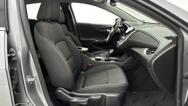 2025 Chevrolet Malibu LT Image 8 of 34