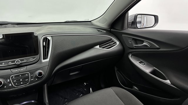 2025 Chevrolet Malibu LT Image 16 of 34
