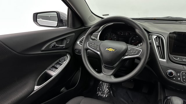 2025 Chevrolet Malibu LT Image 14 of 34