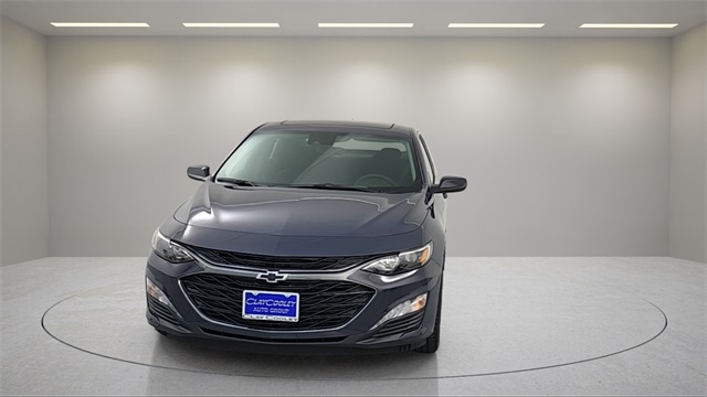 2025 Chevrolet Malibu LT Image 2 of 29