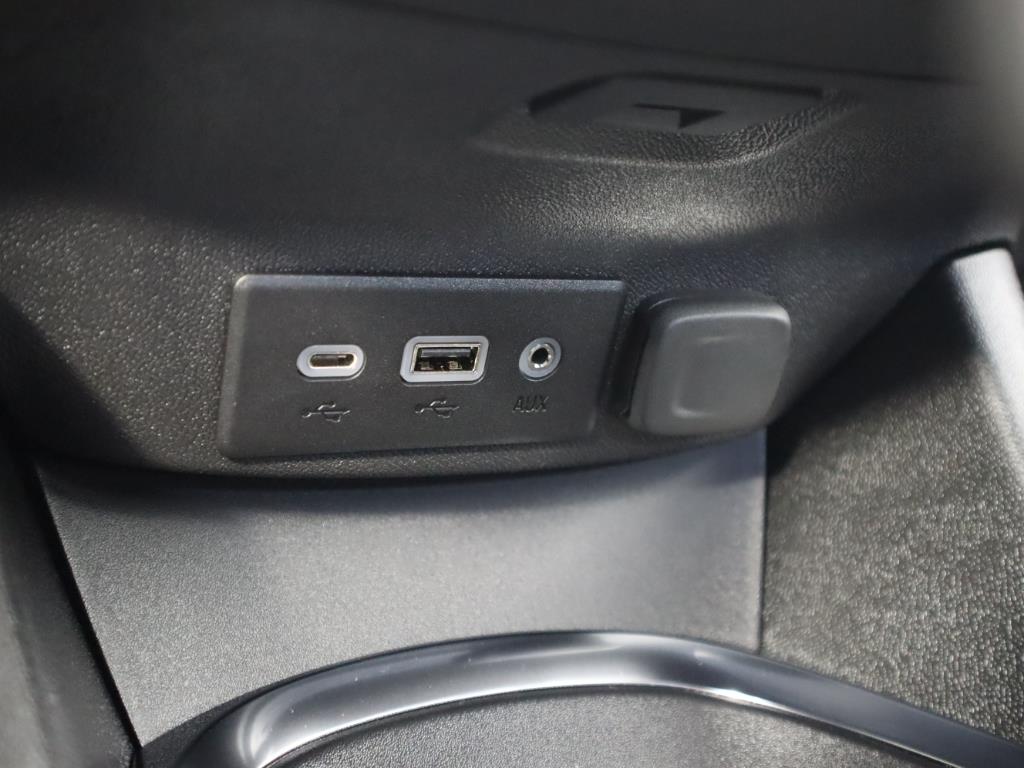Vehicle image 8 of 15