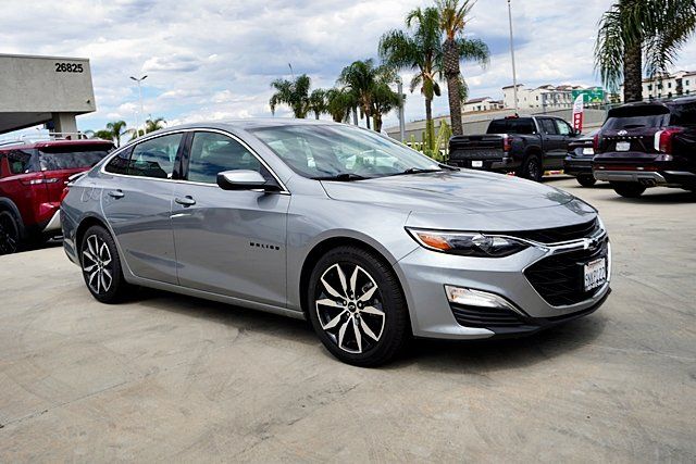 2025 Chevrolet Malibu RS Image 2 of 45
