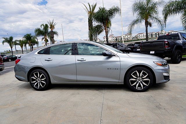 2025 Chevrolet Malibu RS Image 3 of 45