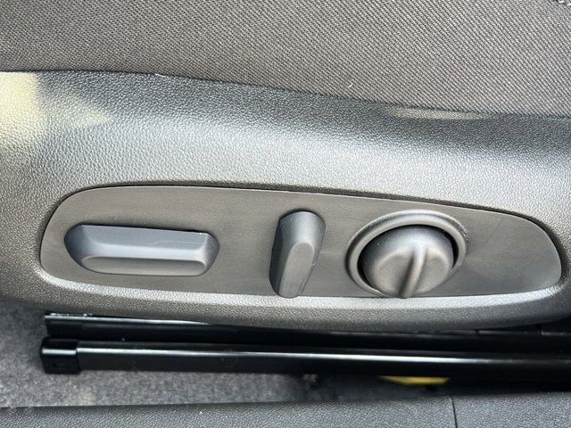 Vehicle image 18 of 28