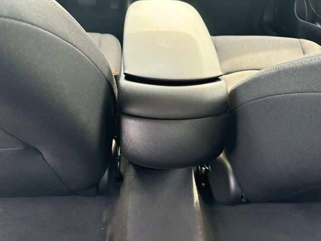 Vehicle image 18 of 33