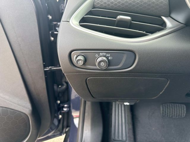 Vehicle image 25 of 33