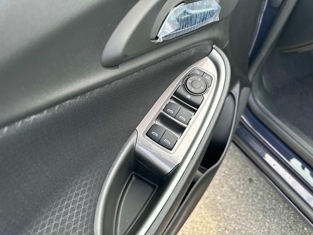 Vehicle image 22 of 33