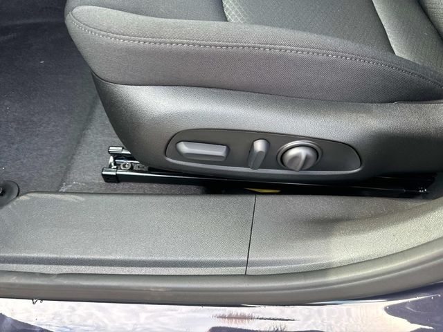 Vehicle image 24 of 33