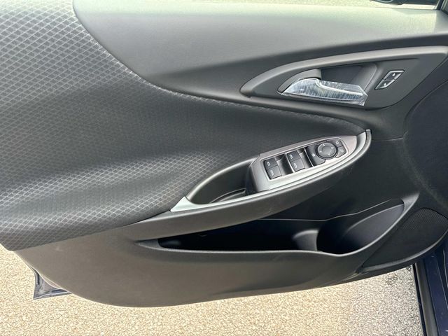 Vehicle image 21 of 33