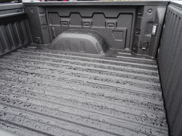 Vehicle image 13 of 28