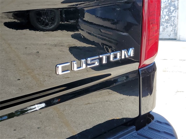 Vehicle image 10 of 28