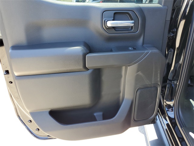 Vehicle image 21 of 28