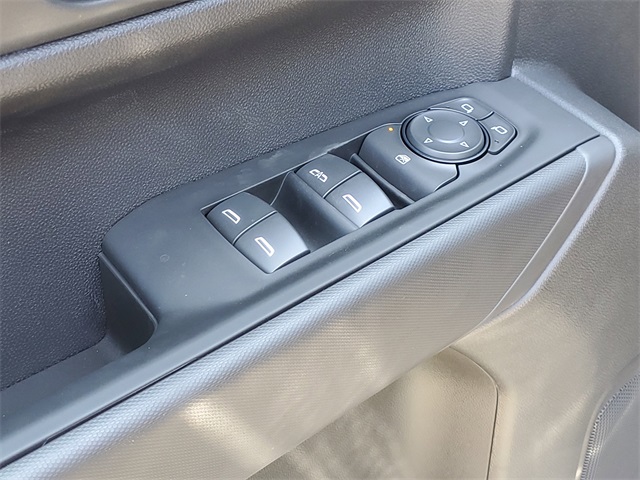 Vehicle image 27 of 28