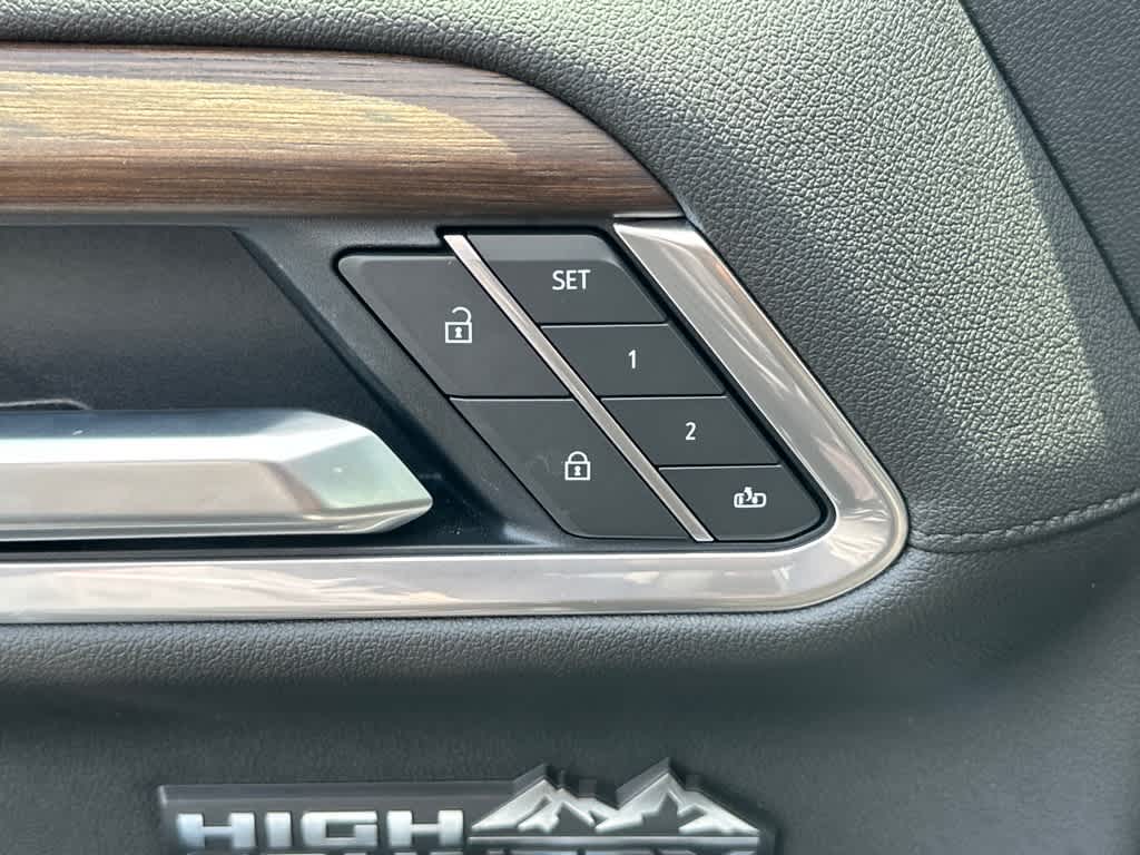 2025 Chevrolet Silverado 1500 High Country Image 22 of 32