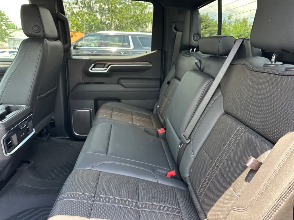 2025 Chevrolet Silverado 1500 High Country Image 13 of 32