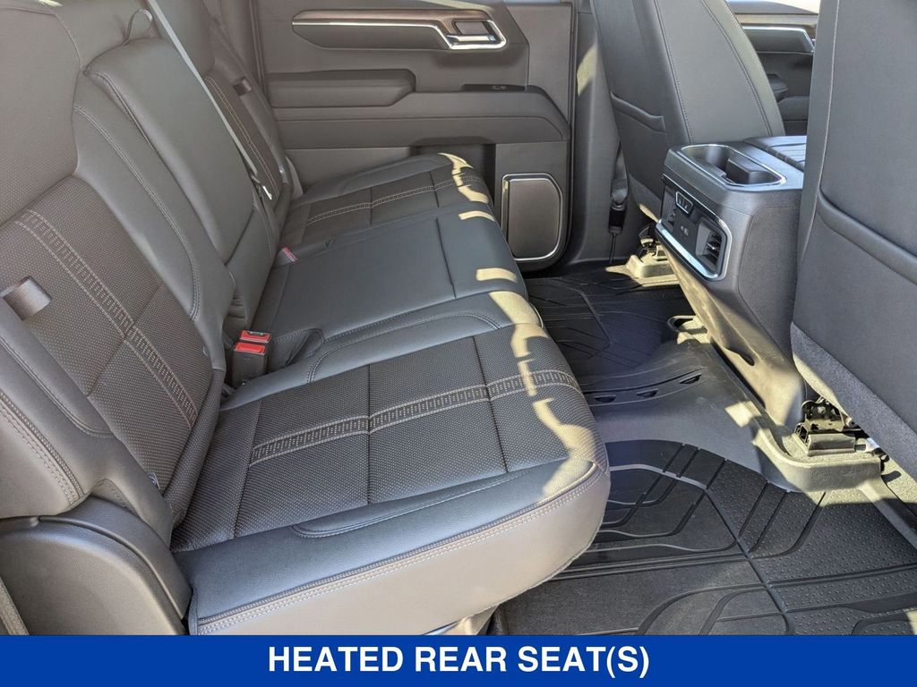 2025 Chevrolet Silverado 1500 High Country Image 13 of 41