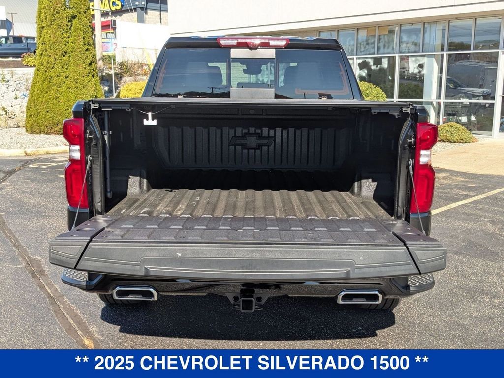 2025 Chevrolet Silverado 1500 High Country Image 12 of 41