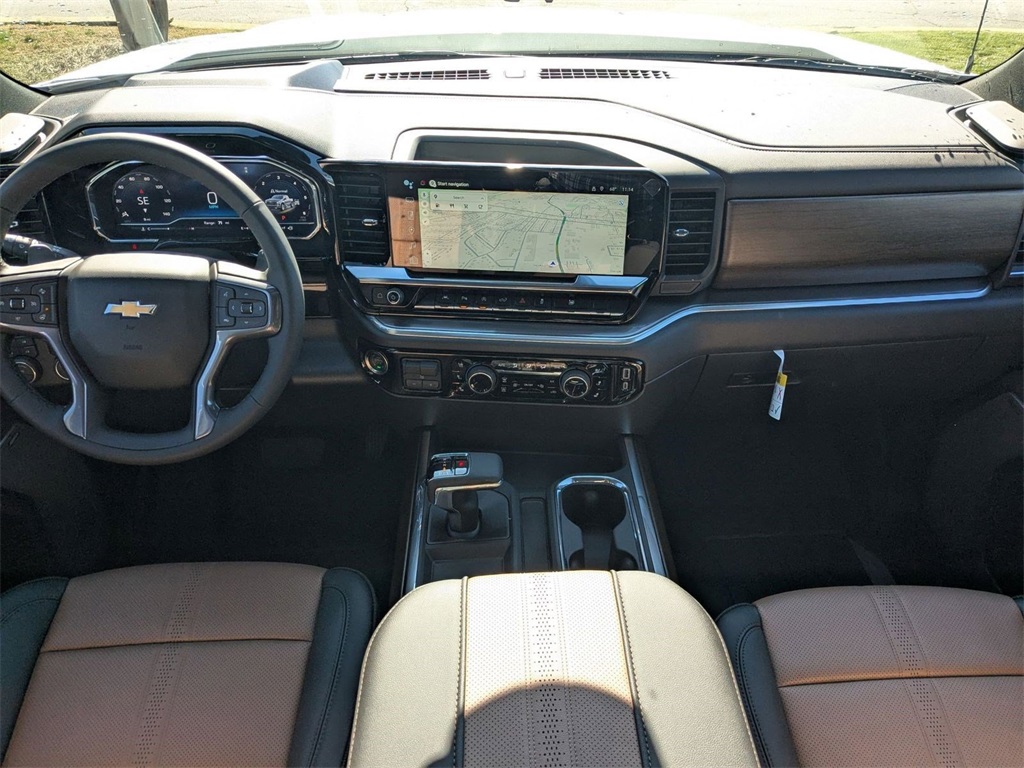 Vehicle image 17 of 31