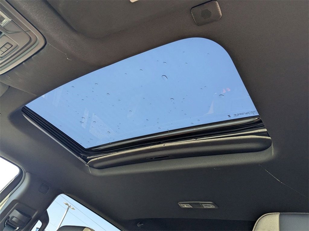 Vehicle image 28 of 31