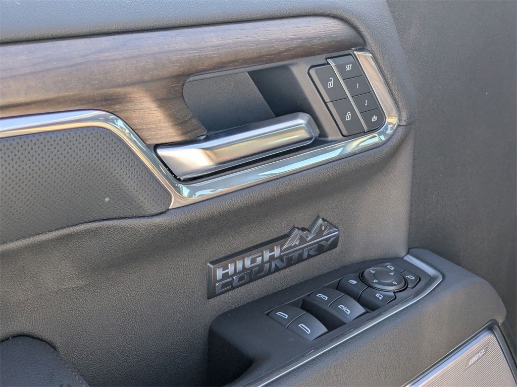 Vehicle image 13 of 31
