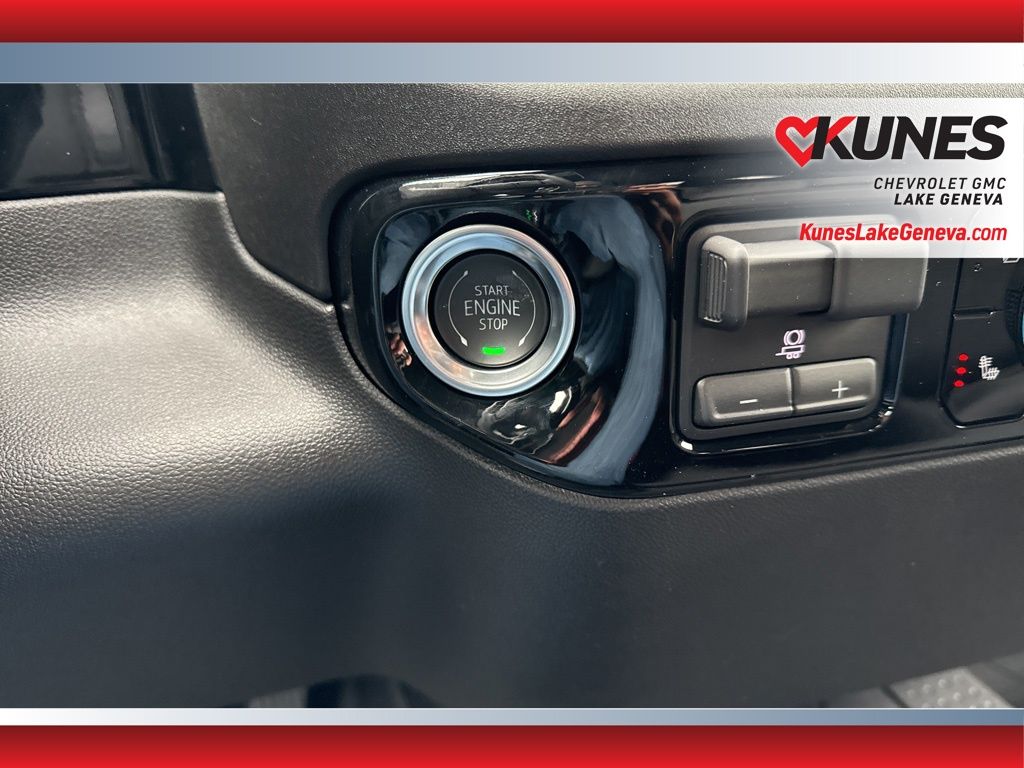Vehicle image 40 of 47