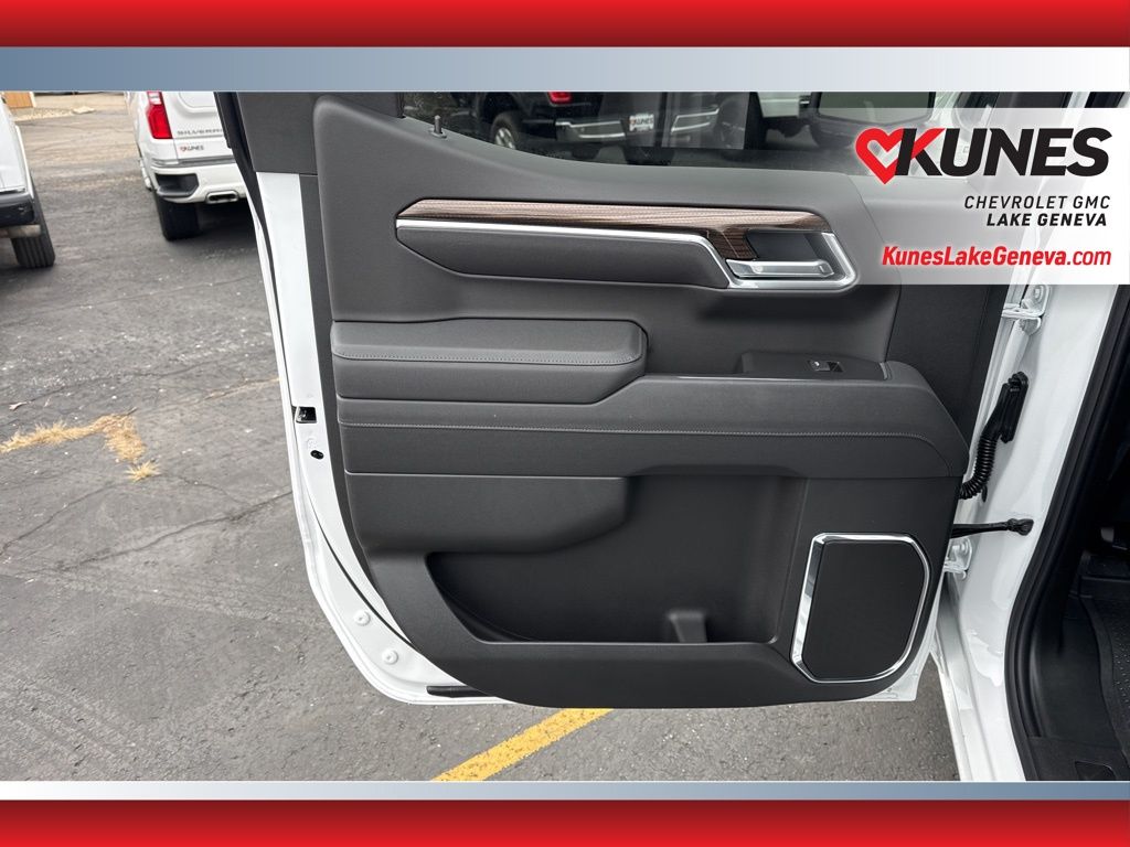 Vehicle image 19 of 47
