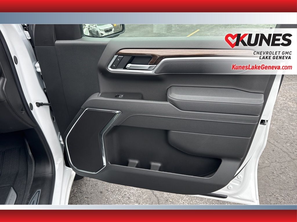 Vehicle image 24 of 47