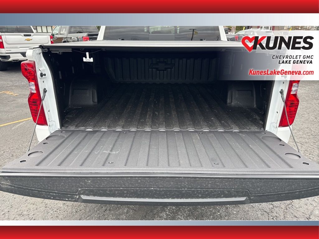 Vehicle image 25 of 47