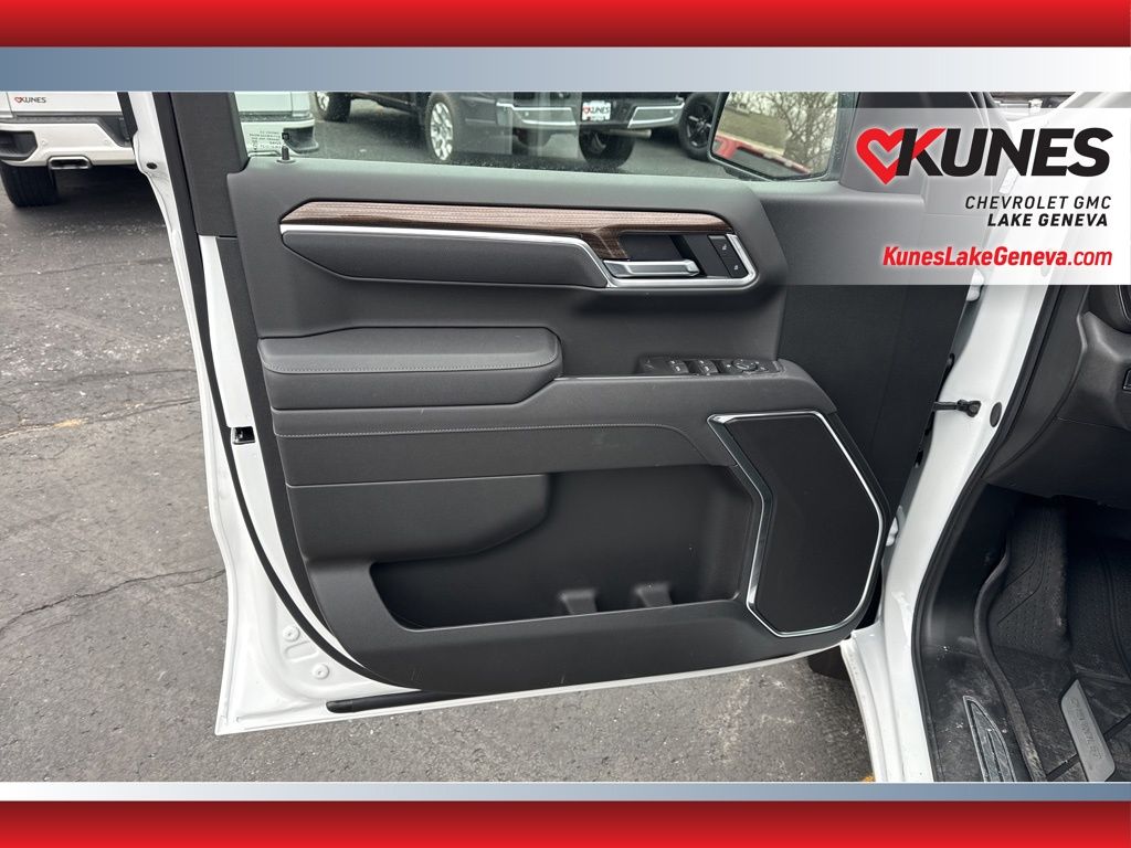 Vehicle image 16 of 47