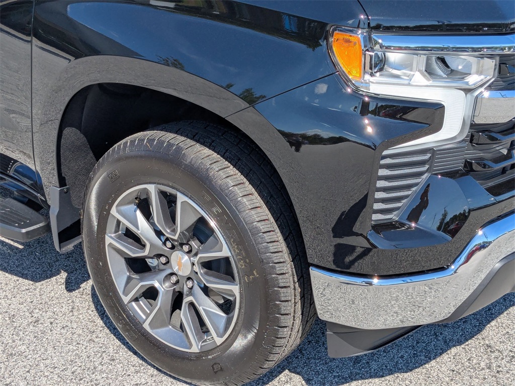 Vehicle image 10 of 28