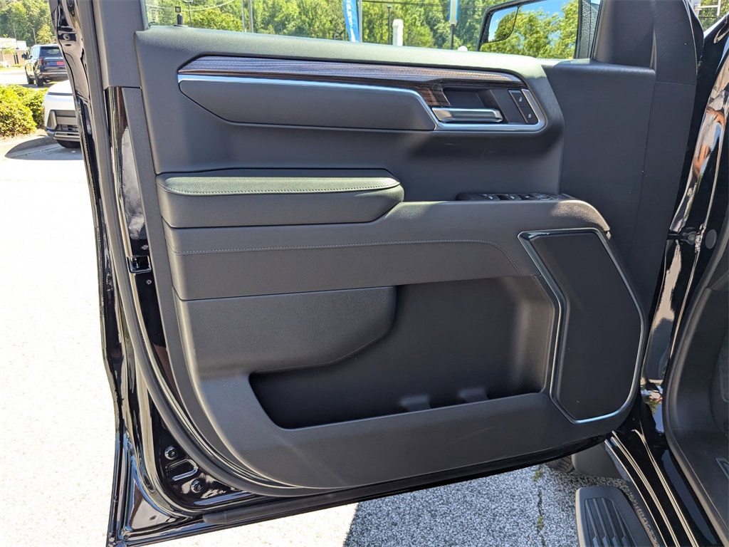 Vehicle image 12 of 28