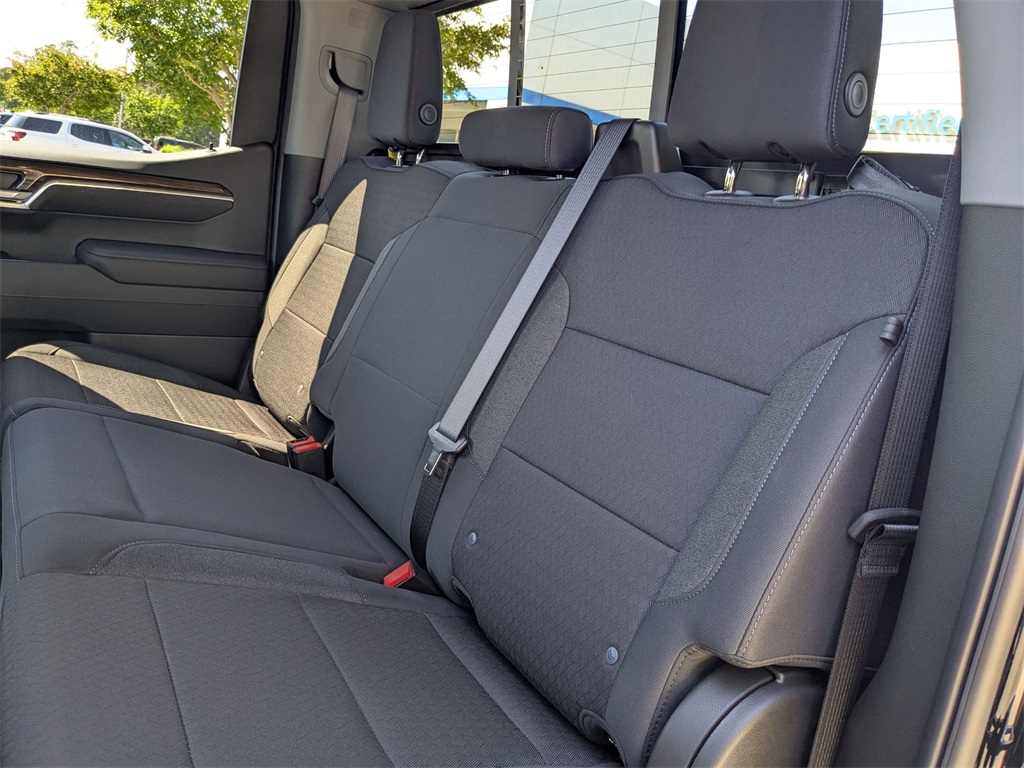 Vehicle image 26 of 28