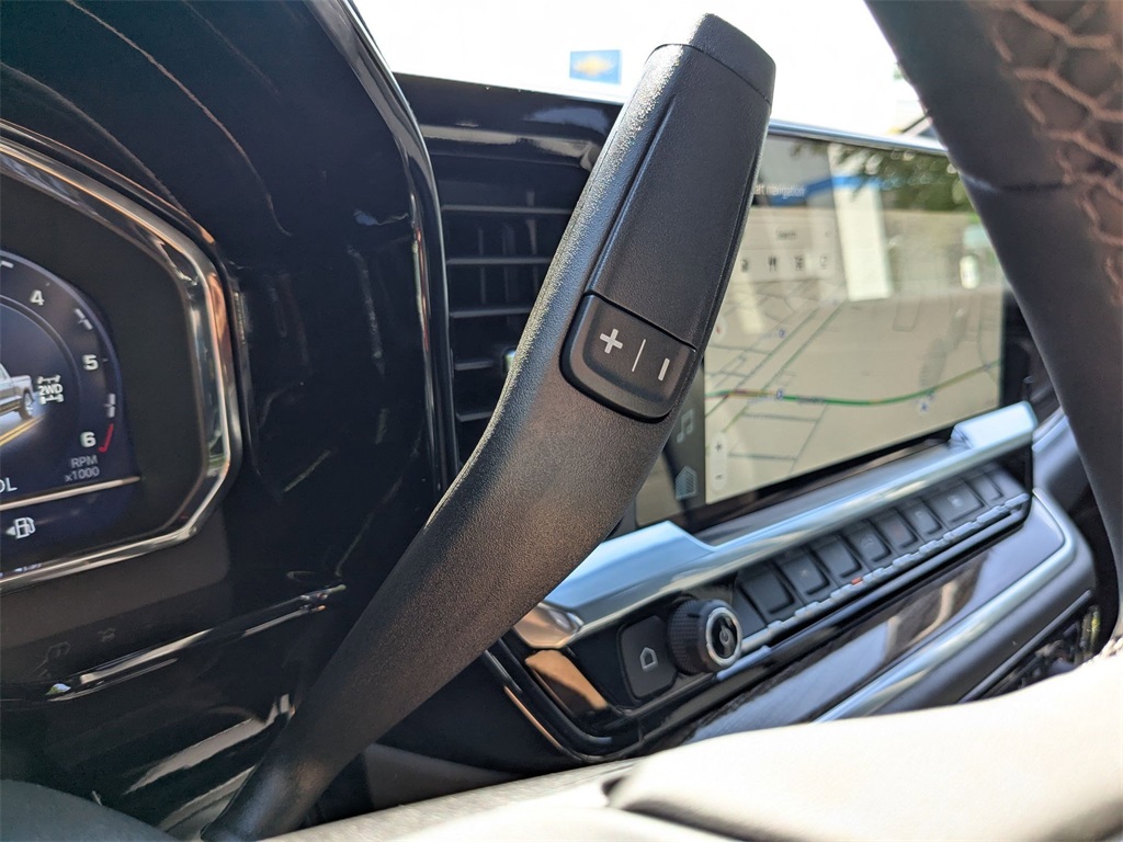 Vehicle image 25 of 28