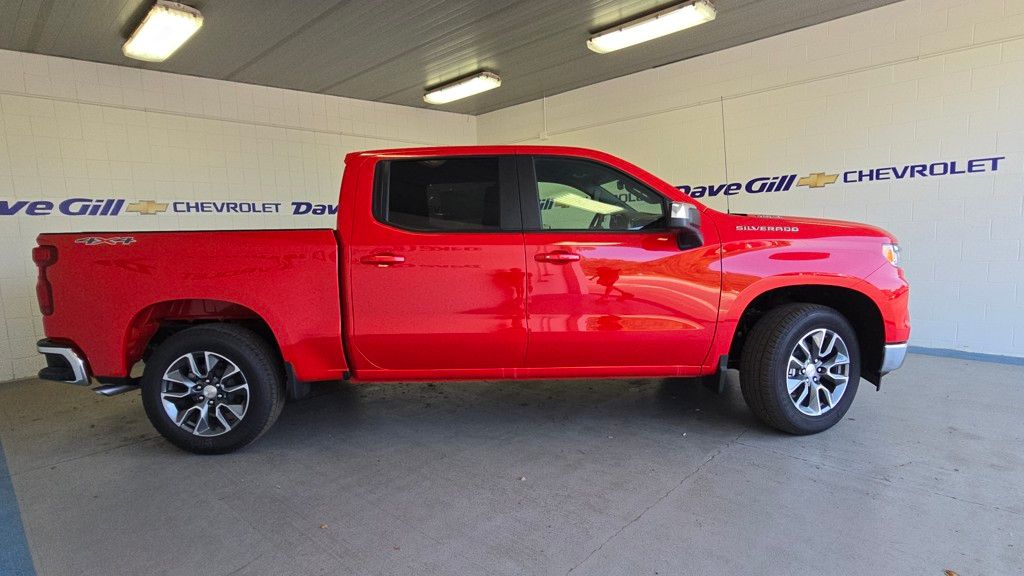 2025 Chevrolet Silverado 1500 LT Image 3 of 30