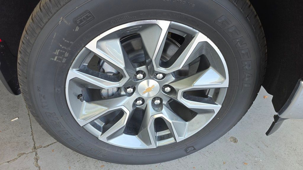 2025 Chevrolet Silverado 1500 LT Image 6 of 30