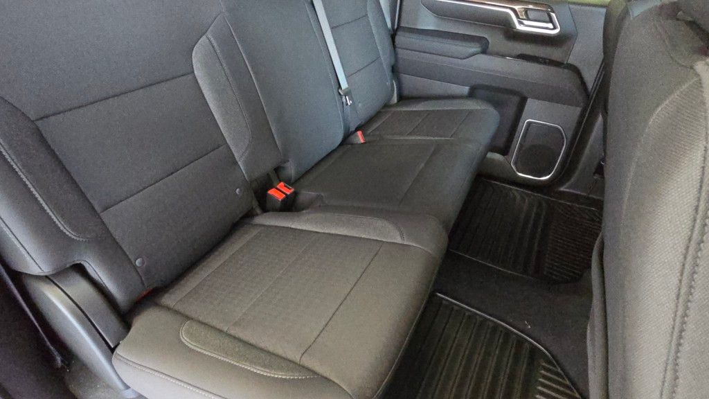 2025 Chevrolet Silverado 1500 LT Image 10 of 30