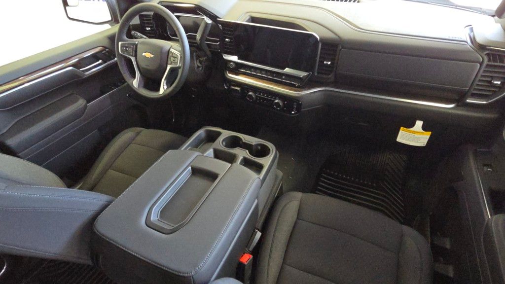 2025 Chevrolet Silverado 1500 LT Image 13 of 30