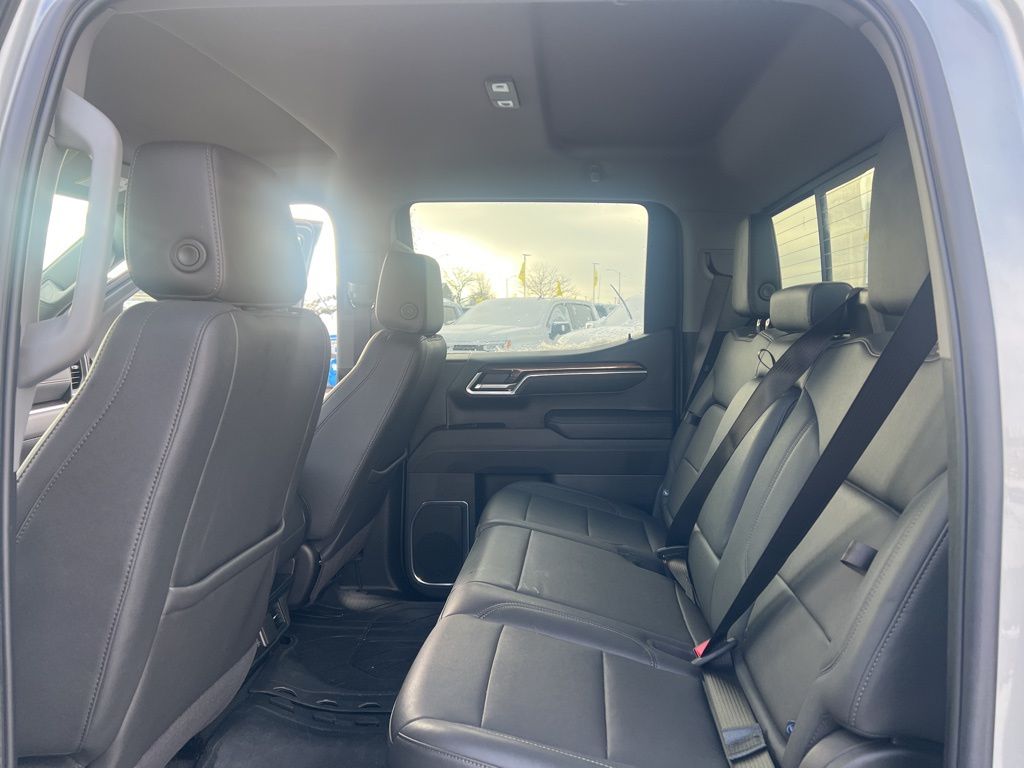 2025 Chevrolet Silverado 1500 LT Image 7 of 23