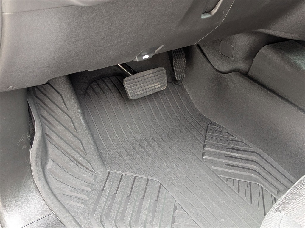 Vehicle image 15 of 29