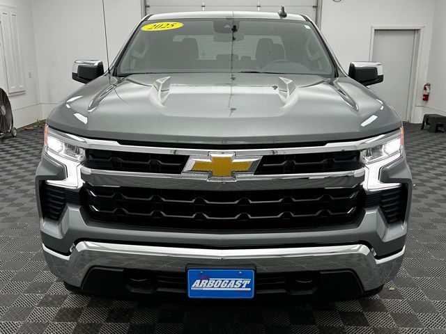 2025 Chevrolet Silverado 1500 LT Image 3 of 36
