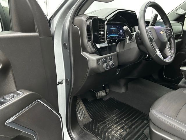 2025 Chevrolet Silverado 1500 LT Image 18 of 36
