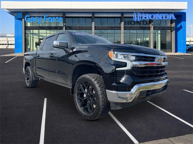 2025 Chevrolet Silverado 1500 LT Image 2 of 22