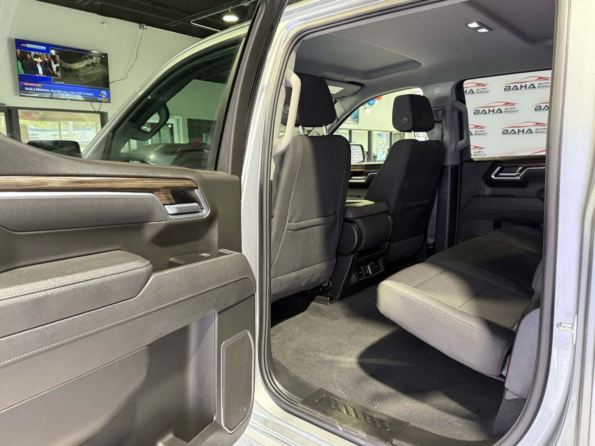 Vehicle image 58 of 79