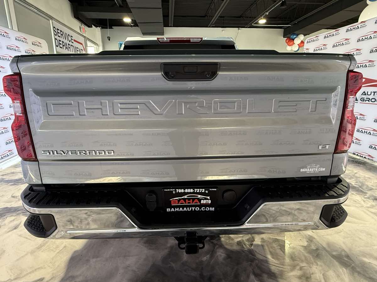 Vehicle image 21 of 79