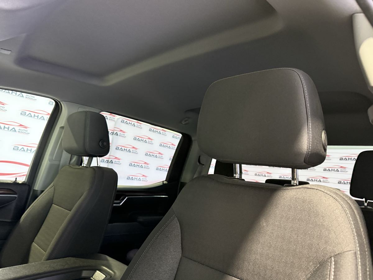 Vehicle image 48 of 79