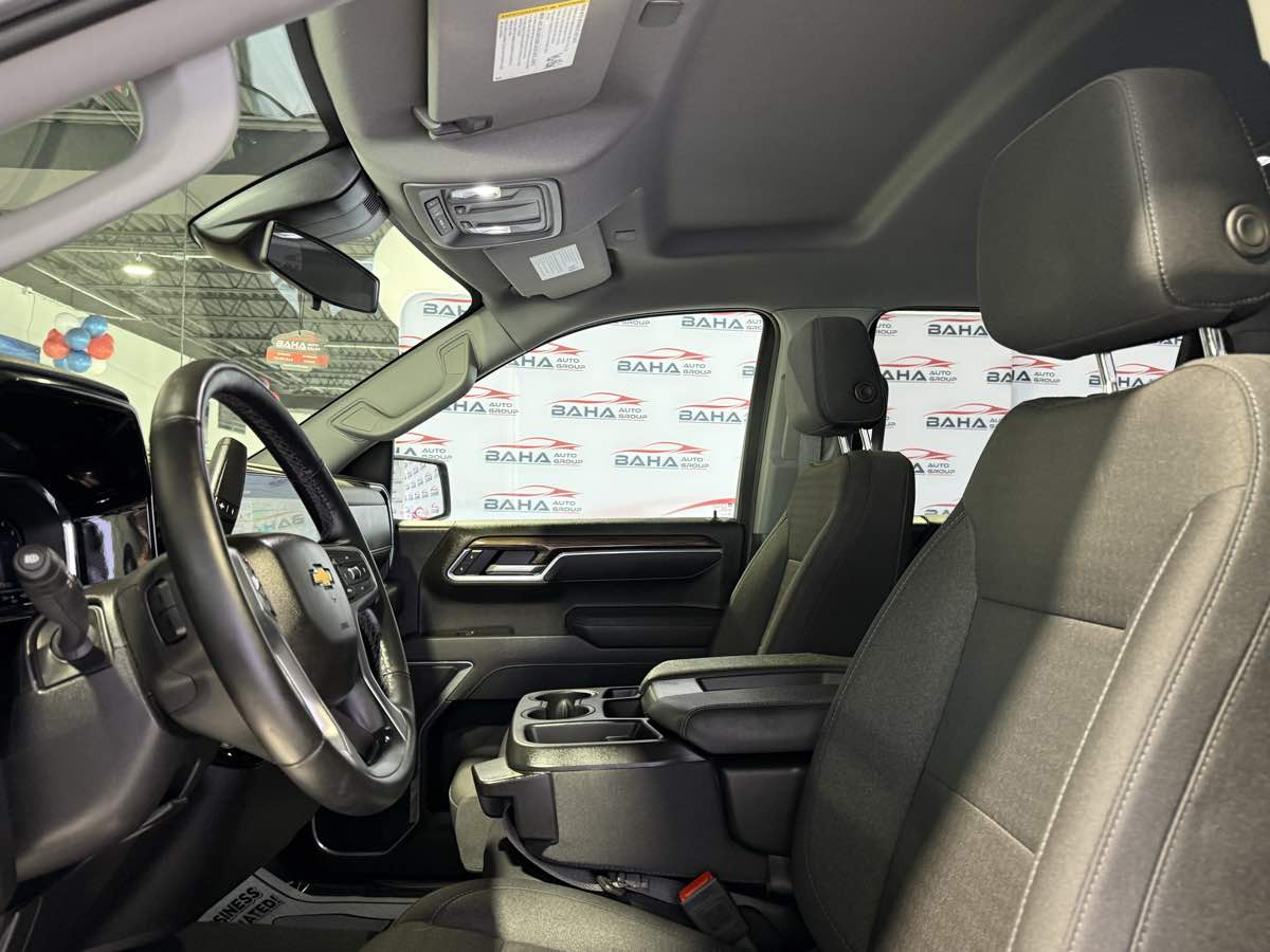 Vehicle image 47 of 79